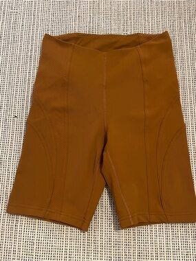 Lululemon Like New Ribbed High-Rise Yoga Short 8" Butternut Brown Sz 6